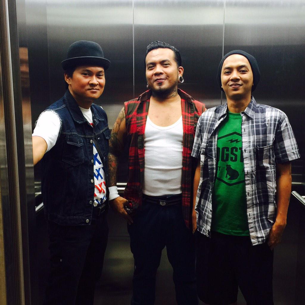 endanksoekamti's tweet photo. #BackstageBoys edisi UNISULA Semarang. Keren ya backstage ada liftnya. :)) http://t.co/94J7zx5c70