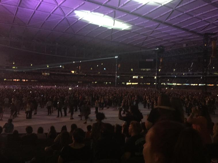 TheProfitsComAu's tweet photo. Fair crowd. #fooeys http://t.co/FH90o1HBRS