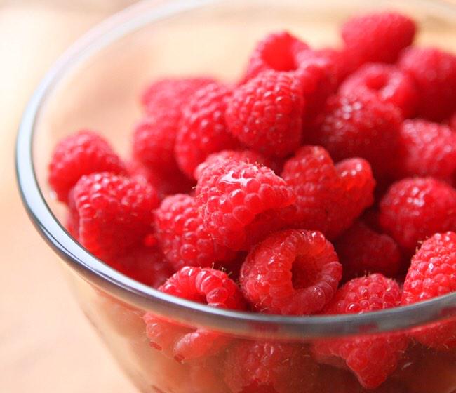StudySmartTips's tweet image. Start your #weekend with some #fruits! Give your #body the #nutrients it needs. #HealthyLifestyle #berries 🍓🍓