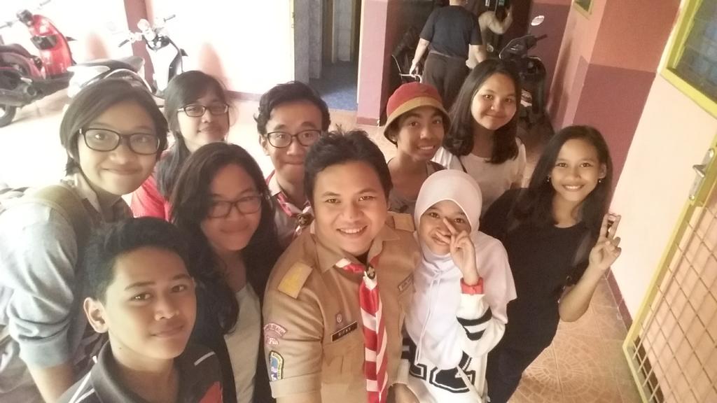 Selfie bareng kak <a href="/riefkyfahrezy/">riefky</a> sebelum ditinggal pergi 😂