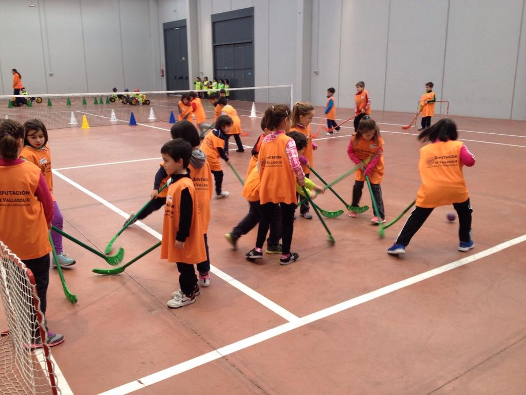 240 participantes disfrutan de los juegos en la 2ªJornada del Programa Chiquitín en el Polideportivo  de Peñafiel.