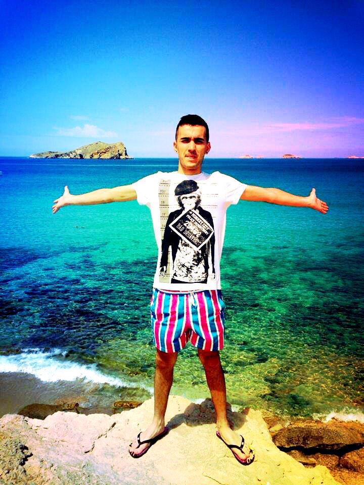 carradjmadriz's tweet photo. “ Recordar es volver a vivir, vivir es volver a sentir, sentir es saber que viví... ”👌 http://t.co/5fBzLxwzuP