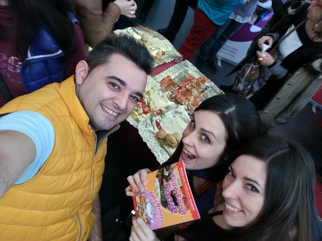 emilibg's tweet photo. Macmillan Teachers' Day with @Rociovalleor @Tresasol @MacmillanSpain #macmillanbestmomentlleida http://t.co/ol7stoMb1f