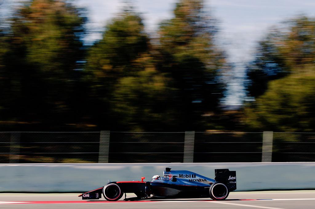 McLarenF1's tweet photo. The track's warming up and there's blue skies overhead. 25 laps on the board for  Kev @Circuitcat_eng. http://t.co/GKC64h80Y3