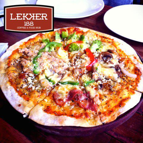 lekker188's tweet photo. rasa dari pizza ini bener bener bikin kangen .. coming soon gaes .. pizza @lekker188 by @cafeasix #pizzayuk http://t.co/gkaAmboV9c