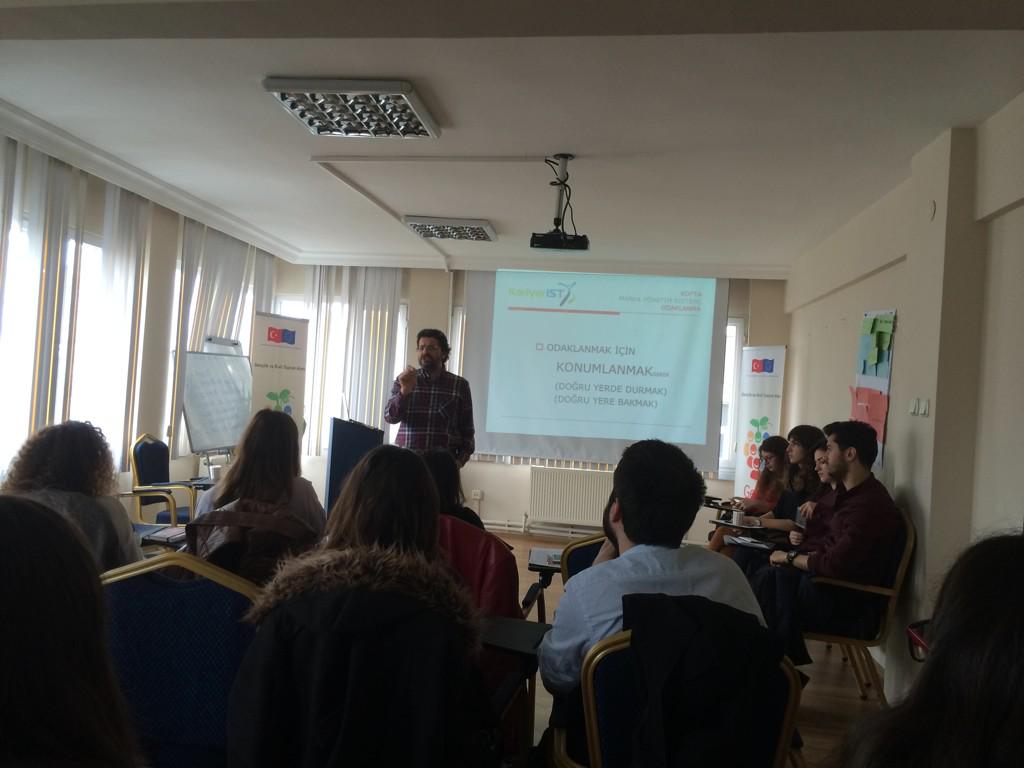 Odaklanmak için Konumlanmak gerek - Doğru yerde durmak - Doğru yere bakmak <a href="/Turkmarkaci/">Mevlüt Güleç</a> <a href="/Kariyerist2012/">KariyerİST</a> @yekbunyargi