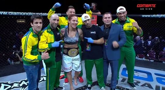 Sobre essa madrugada? @criscyborg destruidora! Huahuahua #InvictaFC11 #combate #criscyborg #avassaladora #soufã