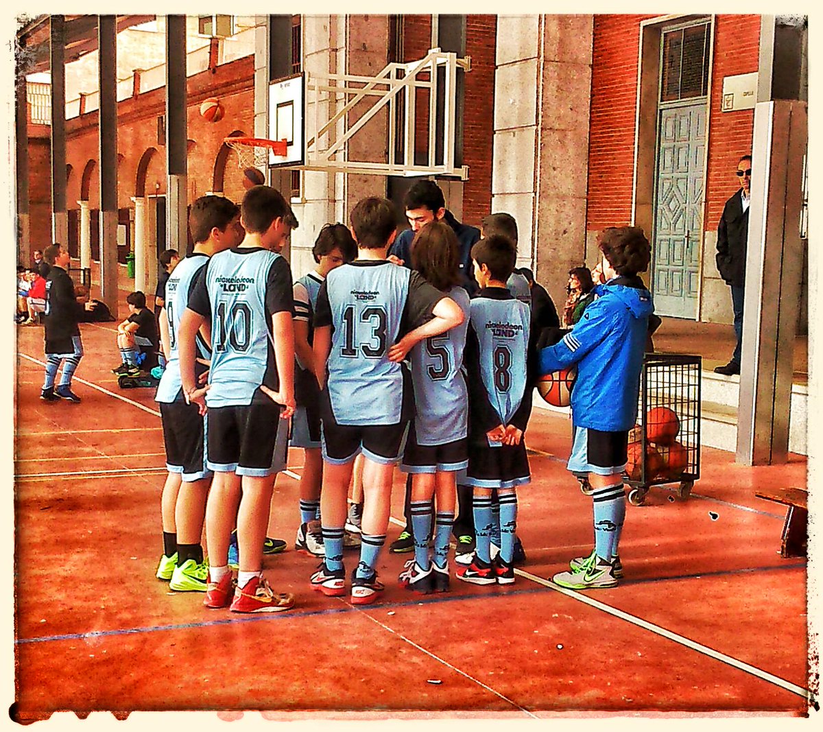 satochadeportes's tweet photo. #BasketSA Tiempo muerto de nuestro Infantil Masculino. Buen partido hasta ahora con buenas jugadas de ambos equipos. http://t.co/9LrYy0TZQ7