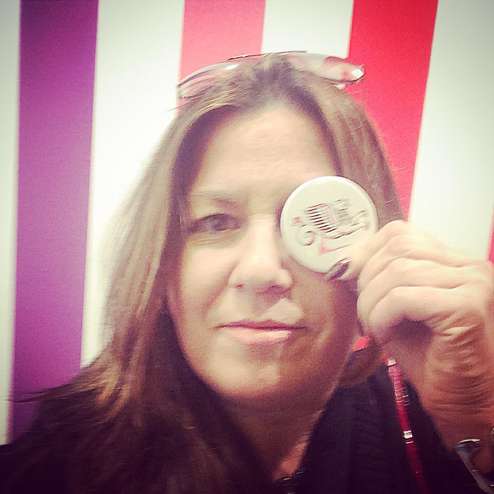 nines_ms's tweet photo. Hay que #chapARTE con @Winsor_NewtonES gracias por un maravilloso taller ☺️ #ARCO2015 http://t.co/UXIsvMJF0b