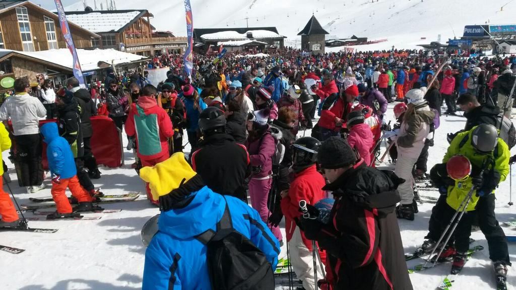 Asi estamos!! #snowfestival en estado puro <a href="/ApresSki_SN/">Apres Ski S. Nevada</a> #madness