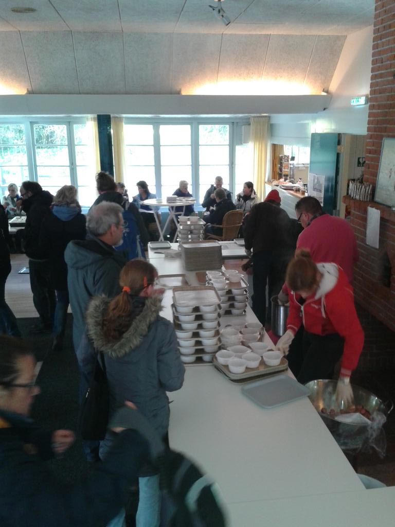 In de rij voor erwtensoep en roggebrood met spek <a href="/dopersduin/">Dopersduin</a> #nhd #Winterwandeling