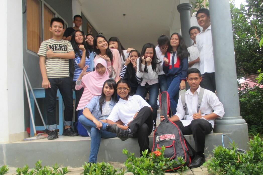 Angkat_Dalasel's tweet photo. Praktek musikalisasi puisi😄😄����😄😊😊 http://t.co/uWtXOJX3Jw