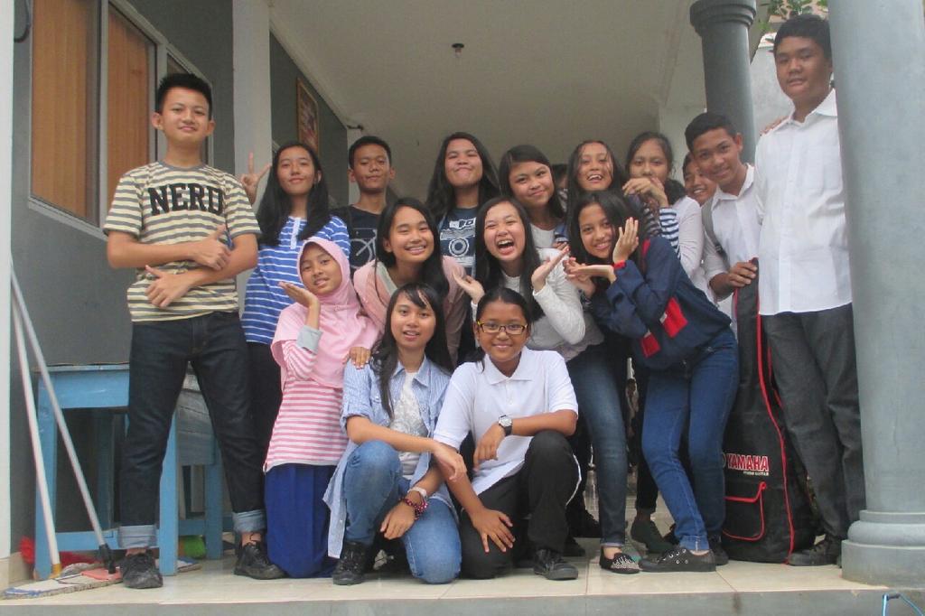 Angkat_Dalasel's tweet photo. Praktek musikalisasi puisi😄😄����😄😊😊 http://t.co/uWtXOJX3Jw