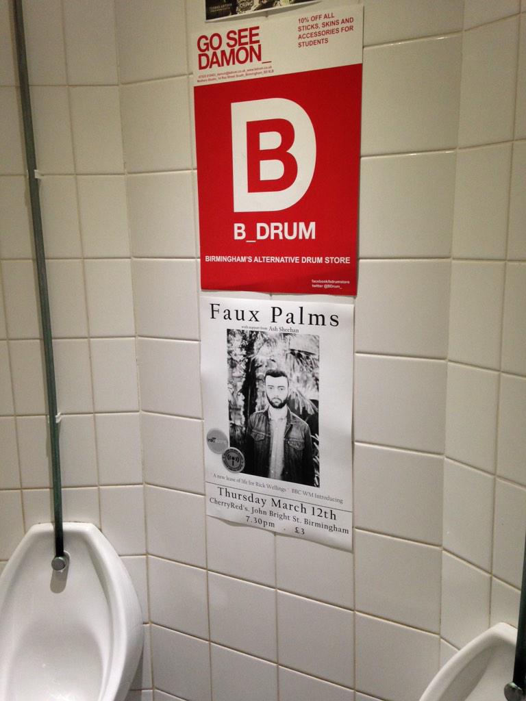 Went flyering yesterday and somehow ended up in snobs. Here's a picture of <a href="/FauxPalms/">Faux Palms</a> &amp; <a href="/BDrum_/">B_Drum</a> above the pissers.