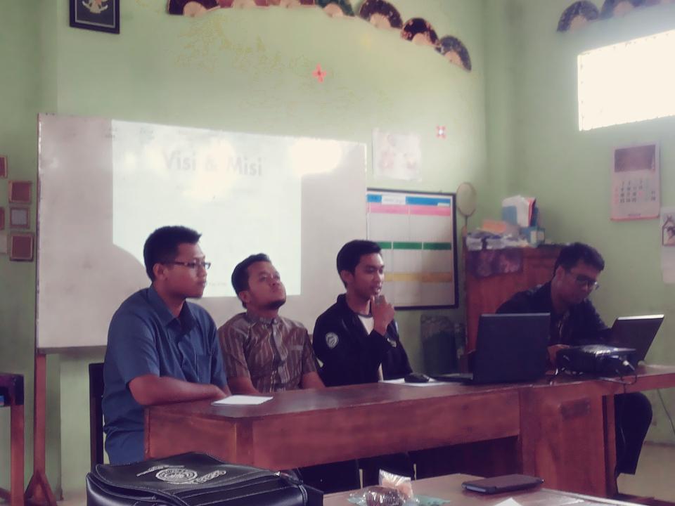 Inilah calon next leader KAMMI Komisariat UMY
Fasya, Rizal, Rais, Wijang
Kurangnya seorng calon next leader Aji