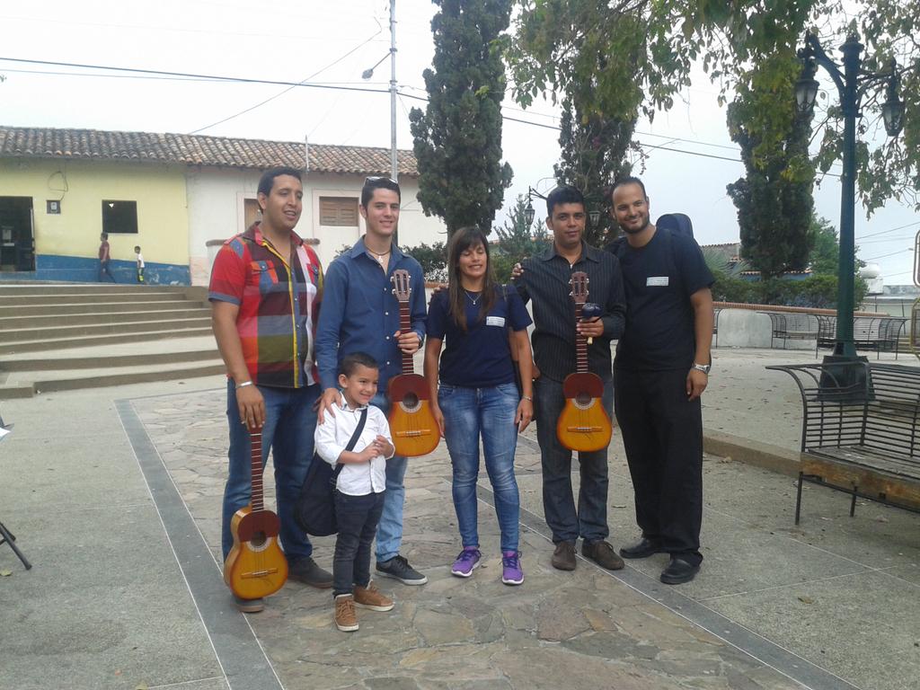 lisethzerpa29h's tweet photo. lafiestadelmillon  Modulo Mesa Bolivar Edo- Merida #ElSistemaCumple40 @nucleodpr @elsistema http://t.co/u8HmYiwVva