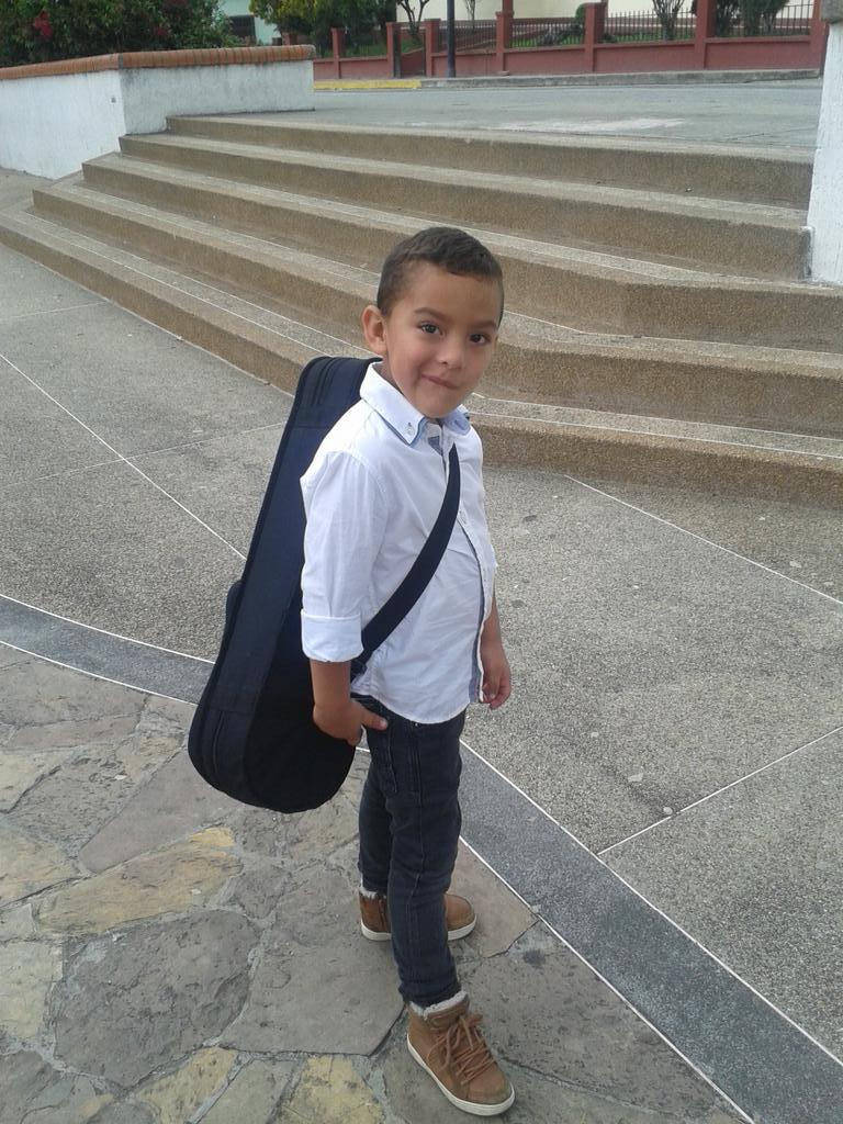 lisethzerpa29h's tweet photo. Mesa Bolivar Edo- Merida #ElSistemaCumple40 @nucleodpr @elsistema http://t.co/iIQzkyhxR3