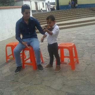 lisethzerpa29h's tweet photo. lafiestadelmillon  Mesa Bolivar Edo- Merida #ElSistemaCumple40 @nucleodpr @elsistema http://t.co/fsYuQuWlNM