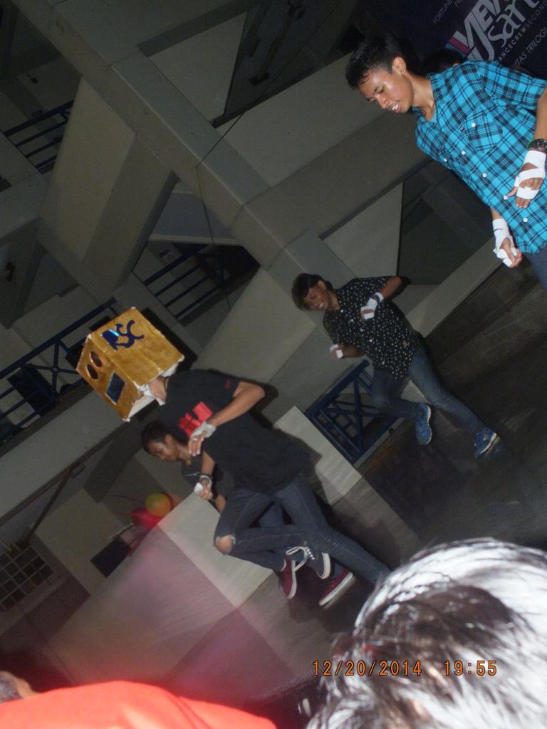 Kaka kaka kece kita perform nih :)