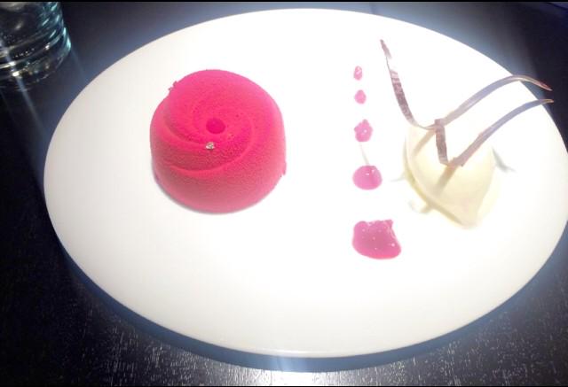 iqqiabdullah's tweet photo. Had a top meal at #Yauatcha.. Love their #dumplings #greatfood.. A pic of my #dessert #raspberrydelice http://t.co/kjL2H6bmm3