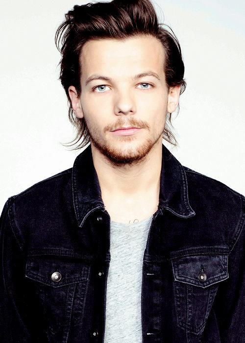 I miss my hubby. Look at his handsome, cheeky face. 😭😭😭😭 He's gonna get attacked sooner or later.