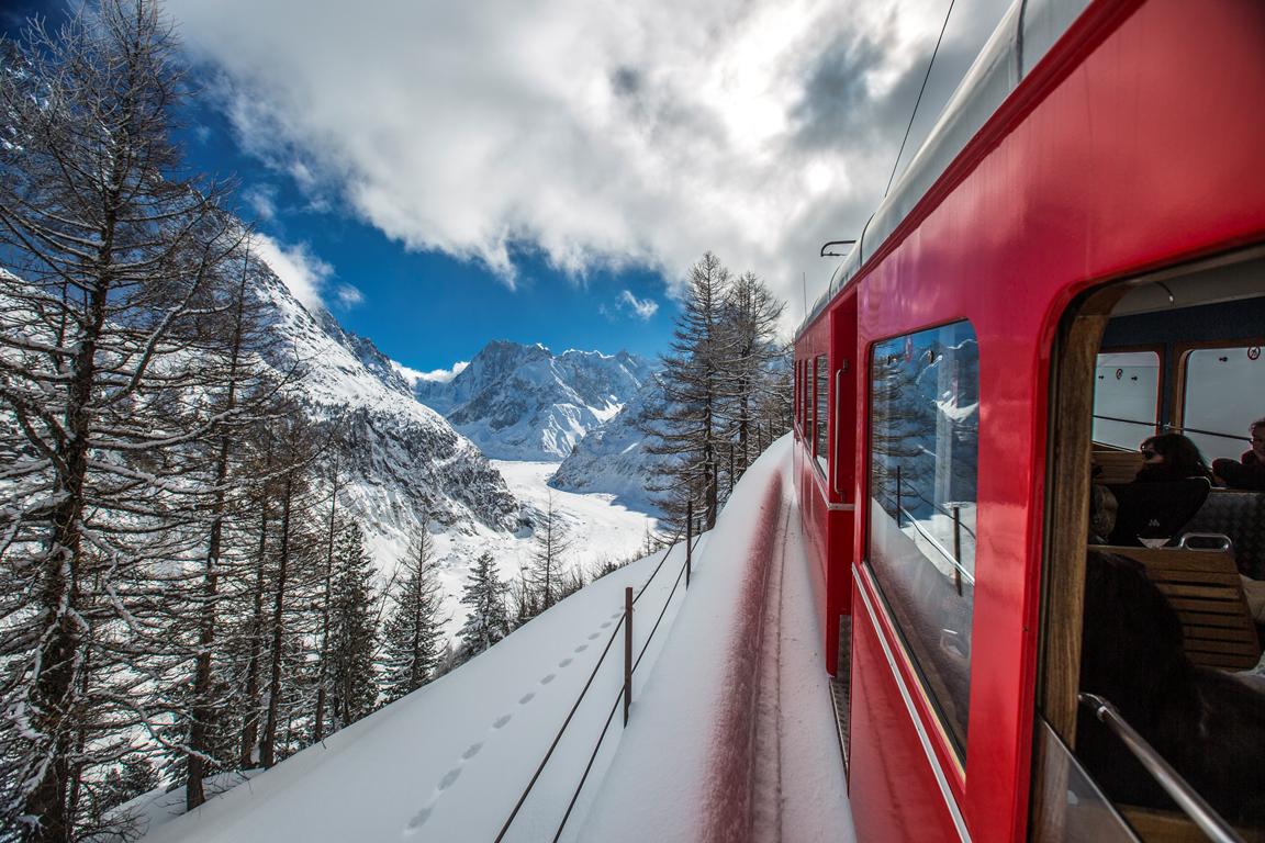 gregorsnell's tweet photo. What an awesome train ride to Mer de Glace today! @Chamonix_France continues to amaze! #Chamlive #BigChamWeek http://t.co/CT6h2bUxGW