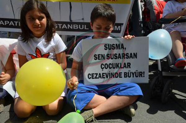 'Çocuk tutukluluğuna hayır'
#cocukcezaevlerikapatılsın 

etha.com.tr/Haber/2015/02/…