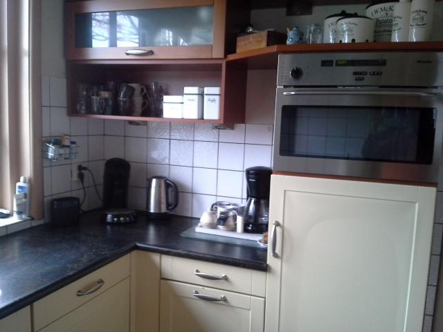 Zeg wie kunnen we blij maken  Zelf er uit halen inc combi oven afwasmachine, afzuigkap , koelkast.Doe maar een bod
