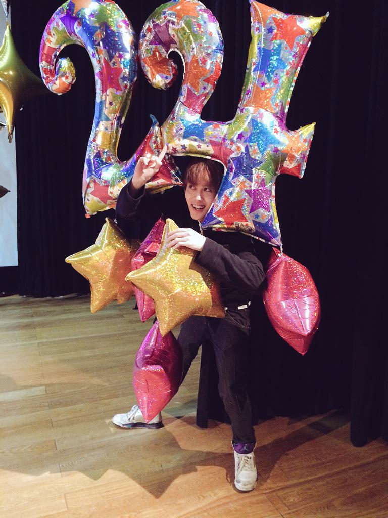 rito03's tweet photo. 24歳になりましたぁ(*^^*)

皆さん本当にたくさんのコメントありがとうございます☆

これからも飛躍します！

前夜祭来てくださった皆さんありがとうございました！！！
明日もイベント楽しみましょう☆ http://t.co/AOT1bv2y4I
