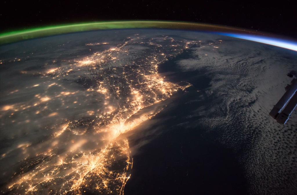 liamdutton's tweet image. Stunning @NASA pic from 11th Jan shows;
- New York City lights
- Aurora Borealis (top left)
- Sunrise (top right)