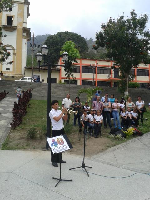 maglyece2012's tweet photo. Cierre Aniversario Merideña Plaza Bolívar Sta Cruz Mérida  #ElSistemaCumple40 @nucleodpr @fosjiem http://t.co/SZL9zCAA9a