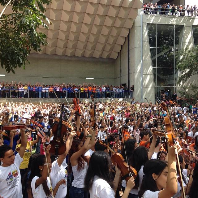 #ElSistemaCumple40 Ahora, en la Concha Acústica de Los Caobos, celebramos con Música en el… ift.tt/1wxwYWq