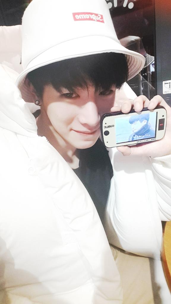 OfficialMONSTAX's tweet photo. [#원호] 몬스타엑스 원호로 처음 맞는 한 살짜리 생일! 12시 땡하자마자 보내주시는 축하 글, 보내주시는 마음 정말 감사합니다. 여러분들을 위해 정말 멋진 가수가 될게요! #Monsta_X  #몬스타엑스 http://t.co/3neExapGrj