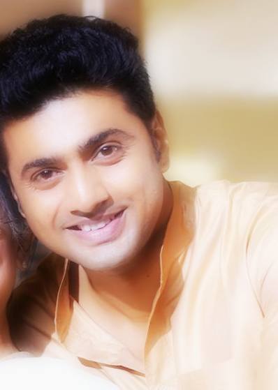 TheDevFanClub's tweet photo. The gracious smile of d Superstar @idevadhikari #SirDev #RT http://t.co/JQx0g5FhA6