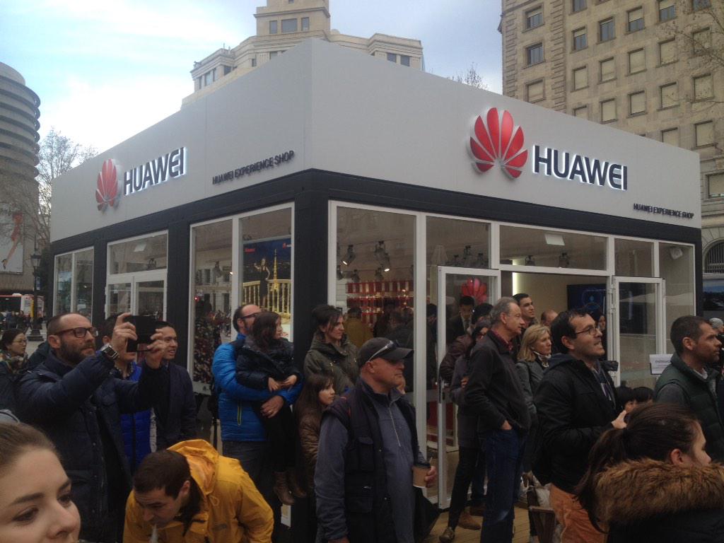 _diegorama's tweet photo. @HuaweiES EXPERIENCE SHOP Plaza Catalunya, Barcelona. http://t.co/DU3RP0y2uy
