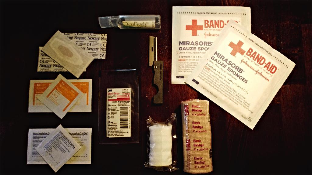 HD_Bugout's tweet image. Initial assembly of the most compact, versatile, and functional first aid kit. #bugout #survival #prepper #emergency