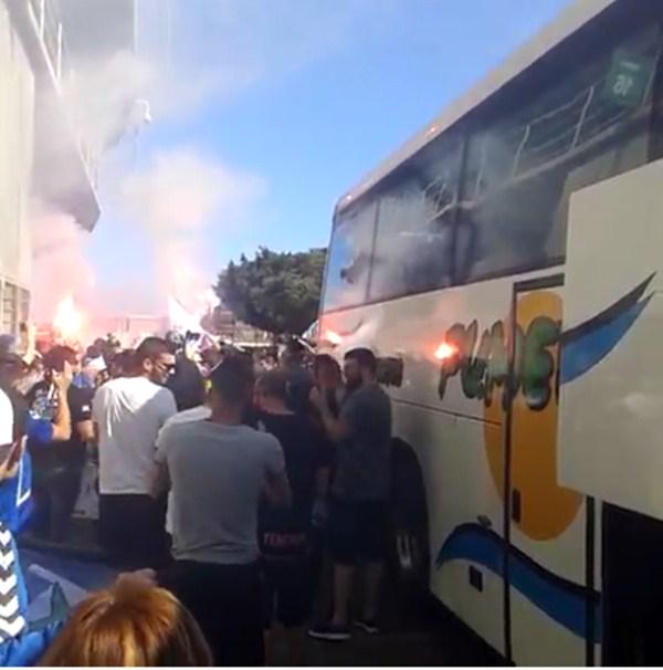 diariodeavisos's tweet photo. La afición blanquiazul estuvo con el equipo antes de viajar a Gran Canaria: VER VÍDEO: http://t.co/UGMz9N2zI5 http://t.co/mqpPPuec9c