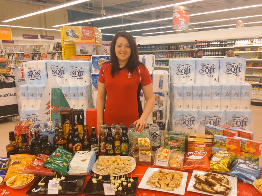 sarah davies tweet media