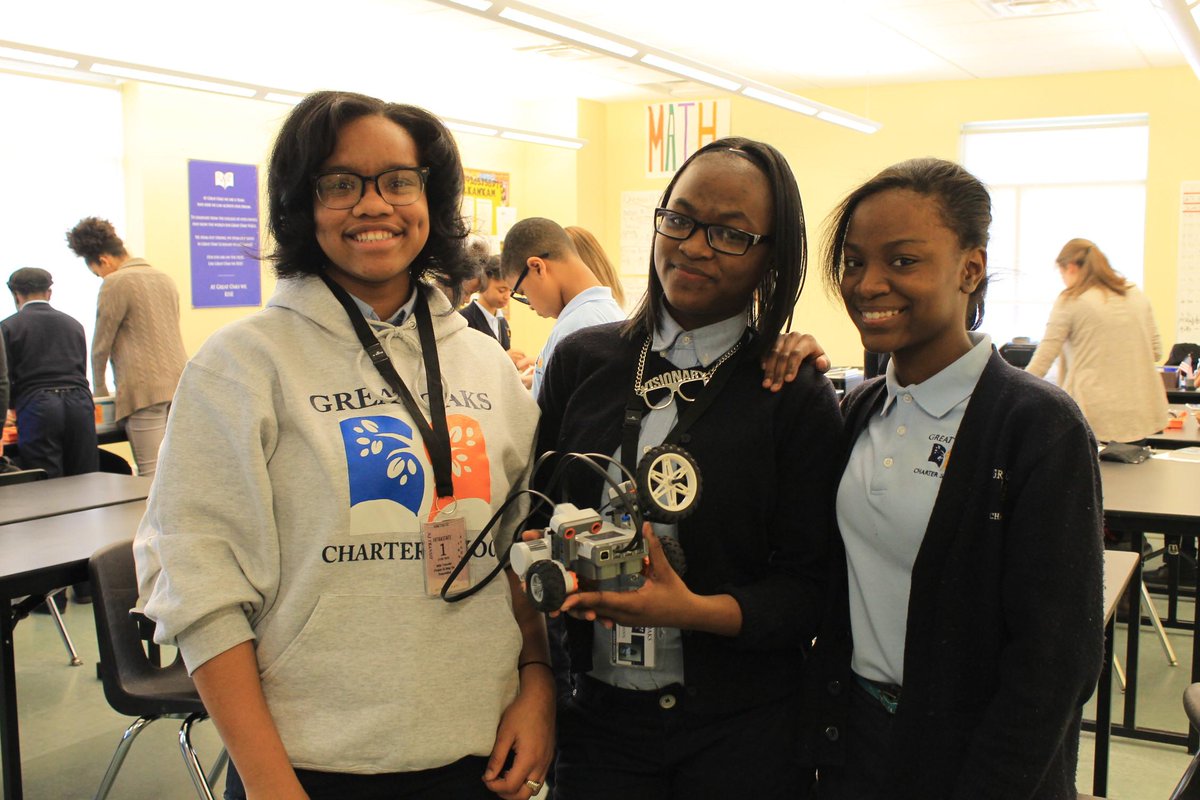GreatOaksLegacy's tweet image. @GOCSNewark students had fun designing &amp;amp; building their own robots yesterday! #RISEValues #CollegeSuccess