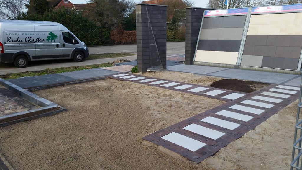 Vandaag begin gemaakt modeltuin. Bij smitbv <a href="/CompleetBuiten/">Smit Compleet Buiten</a>. Ontwerp gemaakt Door <a href="/Twans_Landschap/">Twan Flokstra</a> .