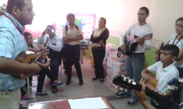 SistCto's tweet photo. Proy. Alma Llanera en el L.N. Francisco de Miranda de Caripito #ElSistemaCumple40 #Cto @SistMon @elsistema #7157 http://t.co/rVFfjB4Ymz