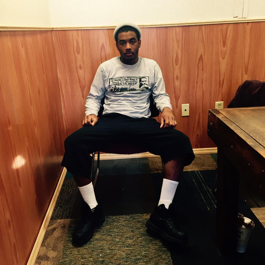 loaf103's tweet image. real stand up guy right here! He be home real soon.. &amp;amp; when he come yall got a problem 💂 #FreeRell @_FRANKFORD_