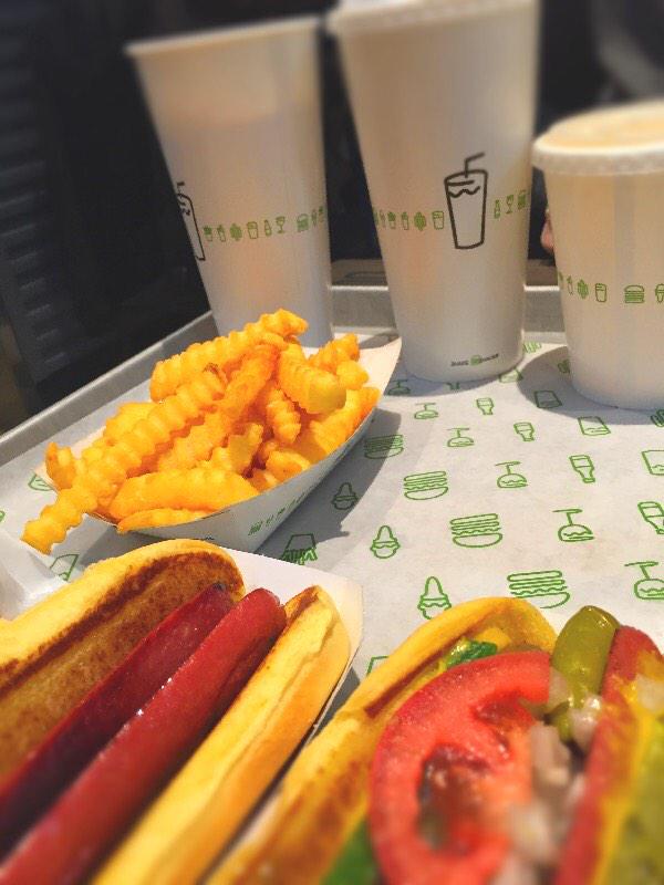 andrewcollinst's tweet image. Thank you @shakeshack for the great pre-opening invitation and meal! #shakeshack #dannymeyer #dedham @LegacyPlace