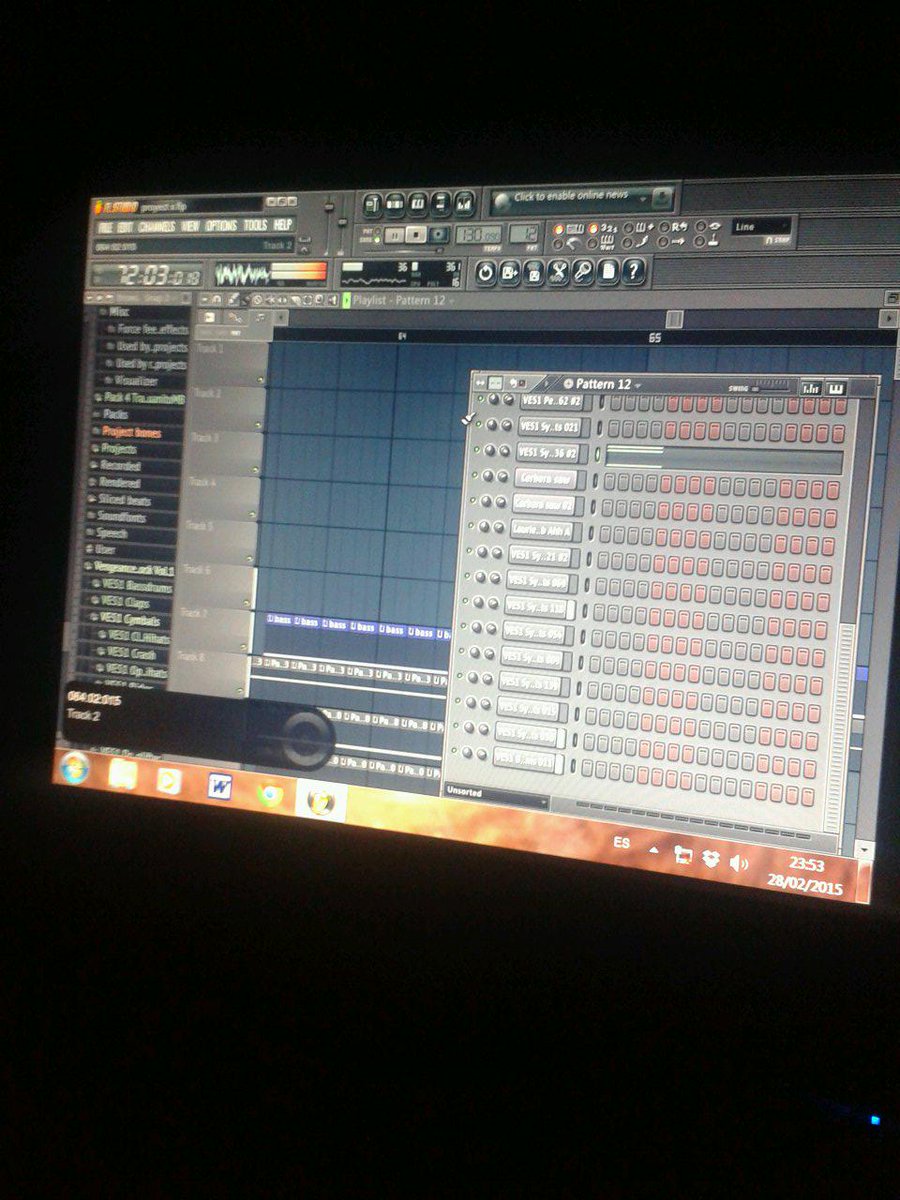MarcCarbonell10's tweet image. Creando nuevos temazos con @javipascual4 #SlideMotion