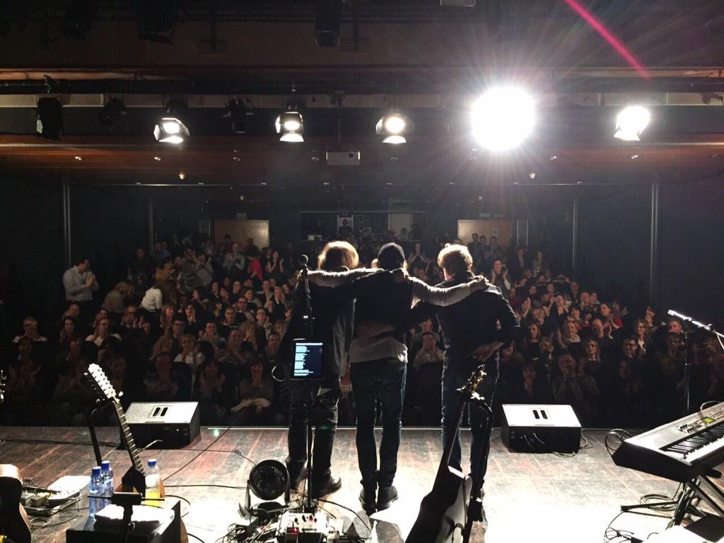 alfmalo's tweet photo. Enormes como siempre!!! “@los_secretos: #gracias #Huesca 👏👏👏👏 http://t.co/0f75a0QcK7”