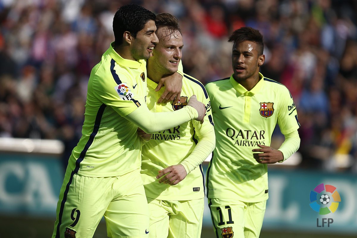 LaLiga's tweet photo. ¿Quién ha sido para ti el protagonista del día? 

RT-> @Albertobueno15
FAV-> @LuisSuarez9 

#SienteLaLiga http://t.co/Ni3BzdbCG9