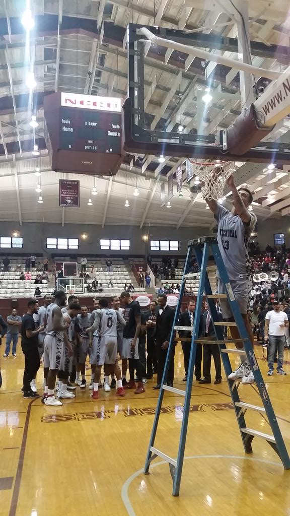 NgoziEkeledo's tweet photo. They're cutting down the nets for the 2nd straight yr! @NCCU_MBB are the #MEAC reg. season champs! #ABC11Eyewitness http://t.co/hnikDupyeS