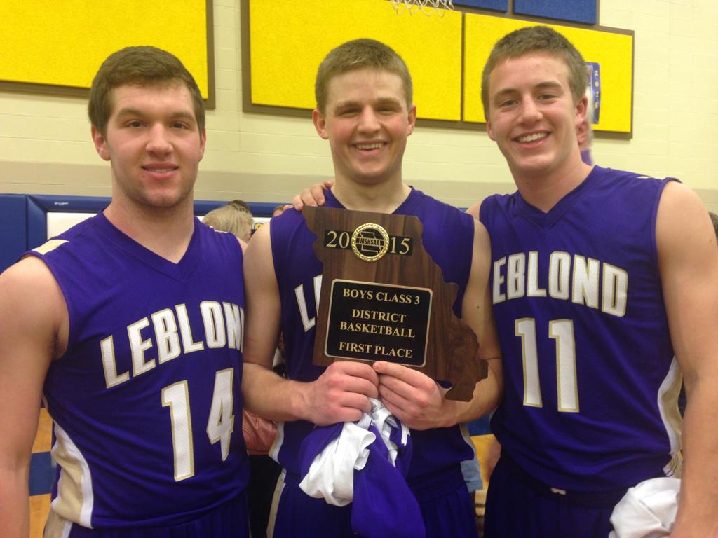 jjsmadman's tweet photo. DISTRICT CHAMPS! I knew them before they were famous @joemadden10 @J_Schan @JacobModlin http://t.co/s2hQbsesHc