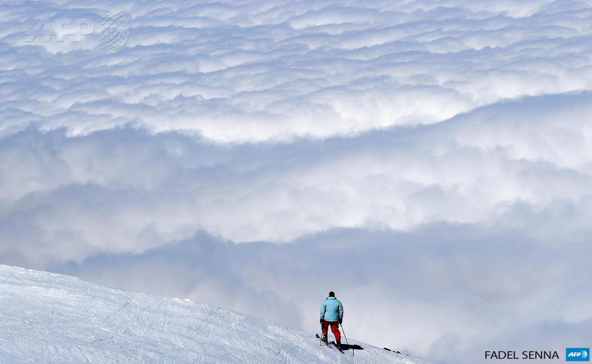 "<a href="/pourmecoffee/">pourmecoffee</a>: Wow. "Skier stands on a Moroccan slope." (Fadel Senna/AFP) ".... ça donne envie