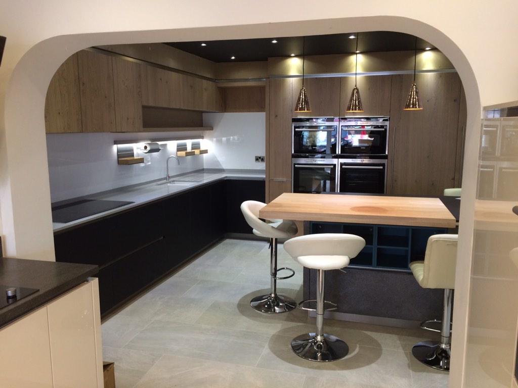 4seasonsleeds's tweet photo. New #German demo #kitchen display with a #BlackCeiling !
@SiemensHomeUK @SpekvaUK @Dekton @SilestoneUK_ #LovinLeeds http://t.co/gEtySQ5hzS